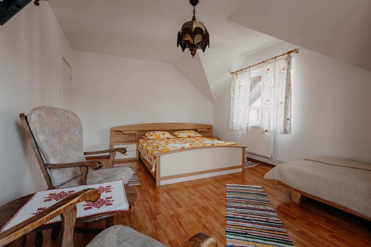 Kaffai Panzio Bed and Breakfast Izvoru Mureşului Exteriör bild