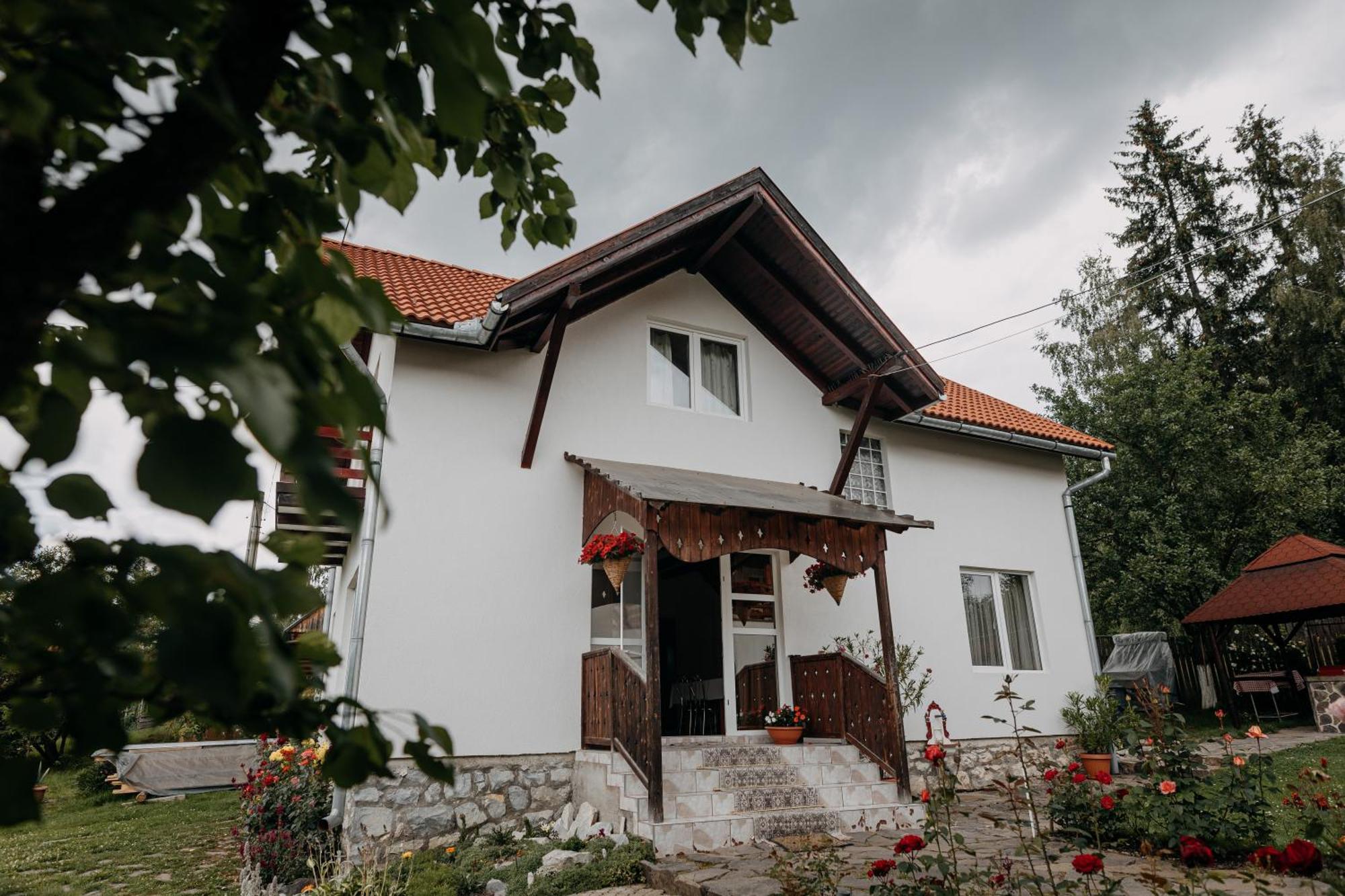 Kaffai Panzio Bed and Breakfast Izvoru Mureşului Exteriör bild