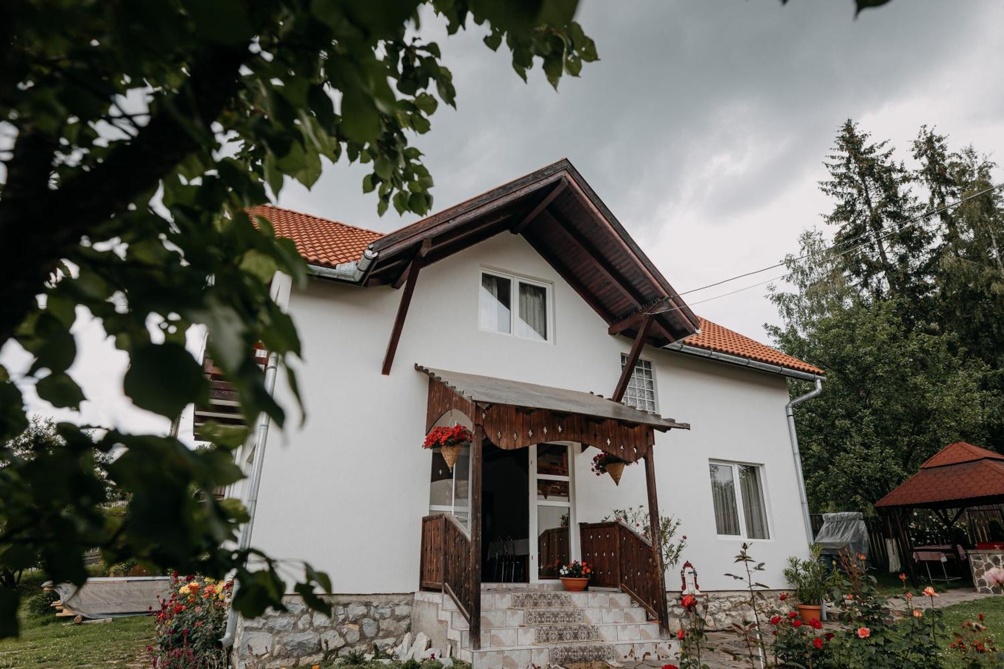 Kaffai Panzio Bed and Breakfast Izvoru Mureşului Exteriör bild